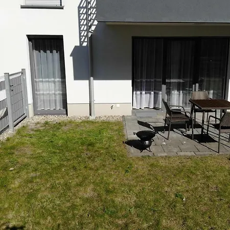 Lägenhet Bryza Z Ogrodkiem *